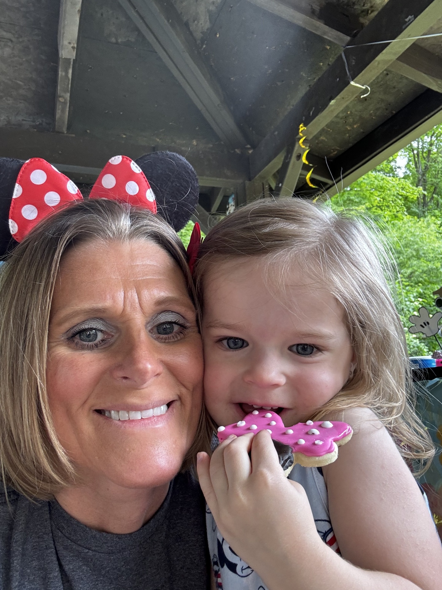 Custom decorated pink Minnie Mouse sugar cookie